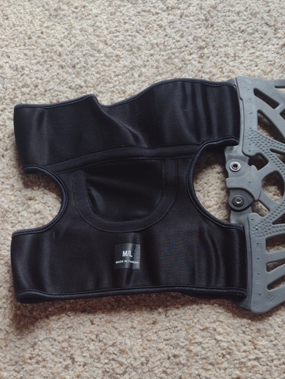 Gray Knee Brace Support with Adjustable Straps - Picture 4 of 7
